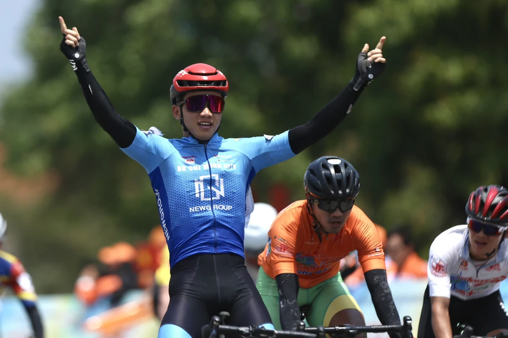 Trước khi về nhất chặng 4, tay đua Nguyễn Văn Bình từng có ý định bỏ cuộc. Ảnh: PHẠM HUY