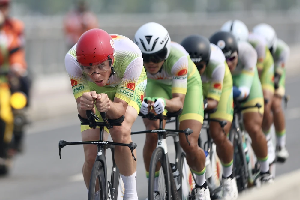 Chuyên gia cá nhân tính giờ - Rikunov luôn là đầu tàu của Tập đoàn Lộc Trời ở chặng đua đồng đội tính giờ. Ảnh: PHẠM HUY