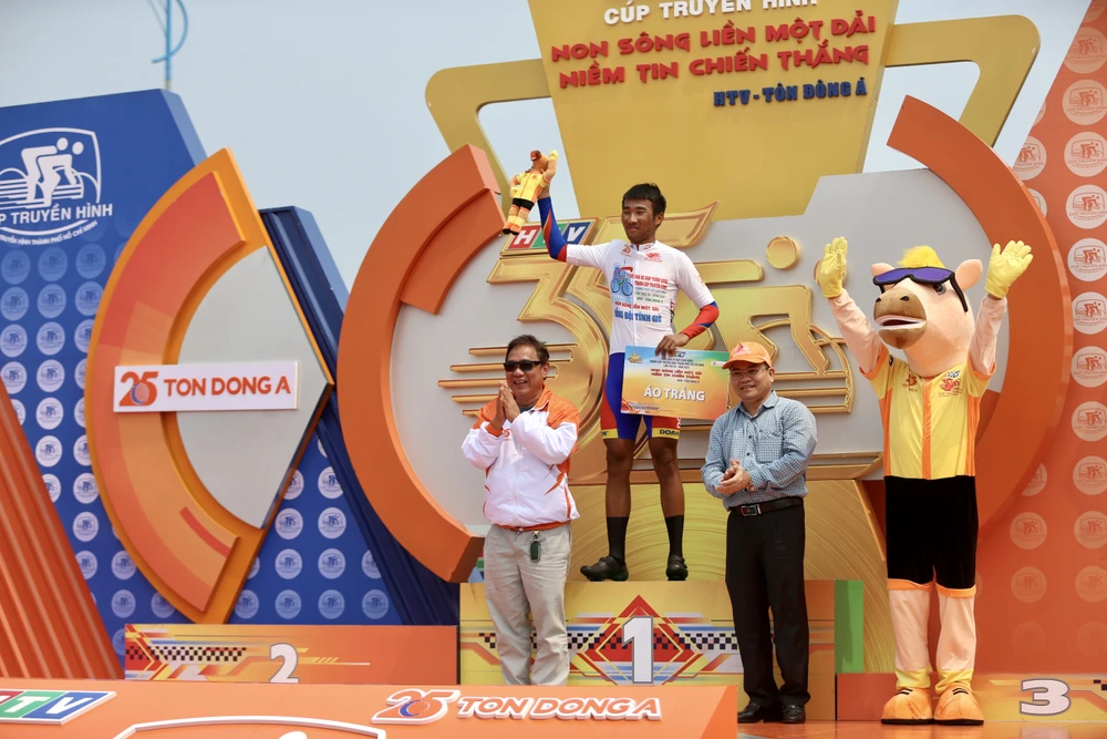 Áo trắng sau 9 chặng thuộc về Lê Hải Đăng (Dược Domesco Đồng Tháp). Ảnh: PHẠM HUY