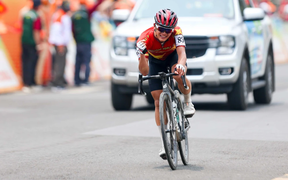 Xuân Lộc về đích, thôn tính thành công danh hiệu áo trắng.