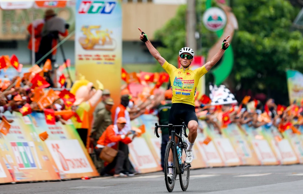 Rikunov thể hiện sức mạnh tuyệt đối ở chặng 11 vượt đèo An Khê.