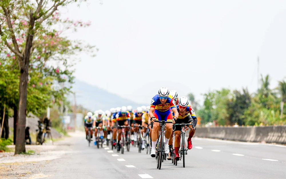 Loic Desriac làm "máy kéo" đưa Đồng Tháp đuổi bắt tốp đầu.