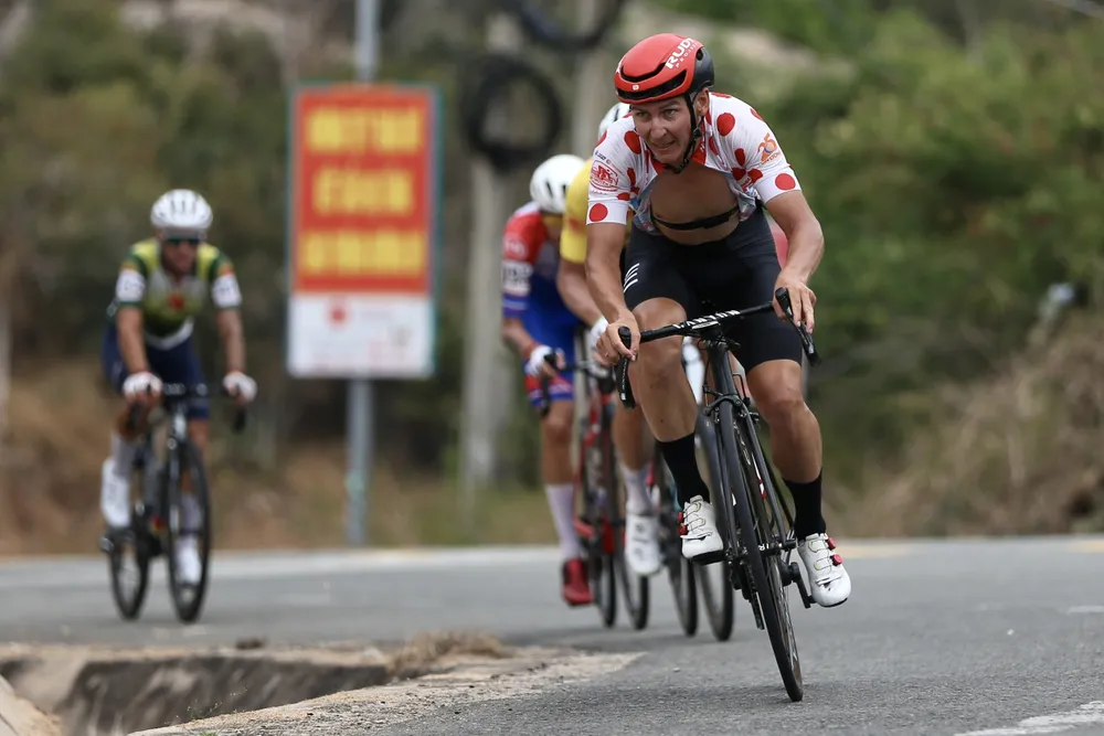 Igor Frolov về nhất đỉnh đèo Vĩnh Hy xây chắc ngôi đầu áo chấm đỏ...