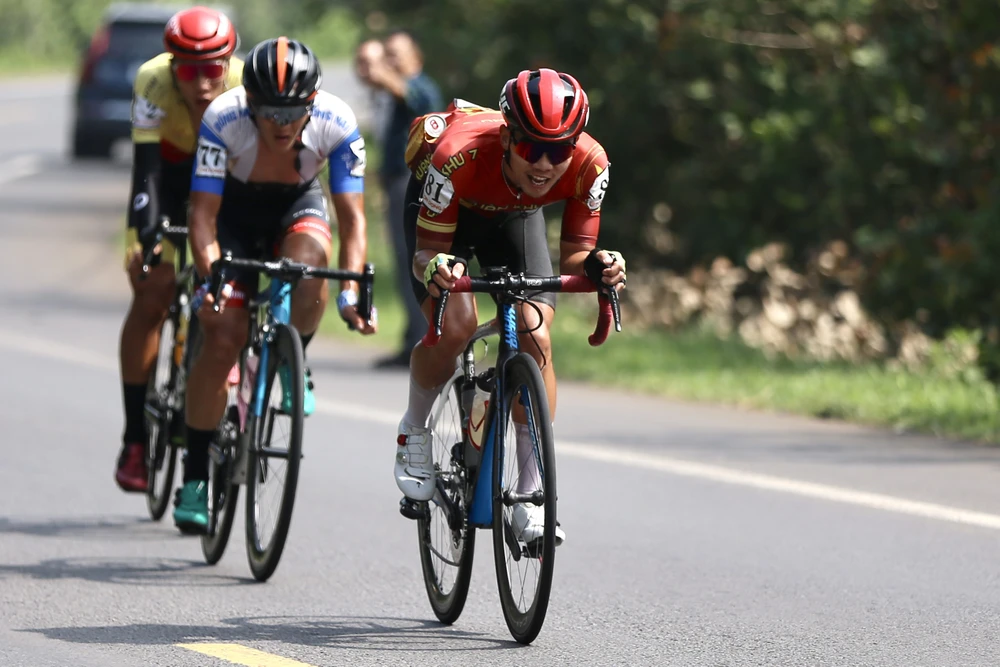 Huỳnh Thanh Tùng, Baasankhuu, Trần Thanh Điền tạo khoảng cách hơn 3 phút với nhóm áo vàng...