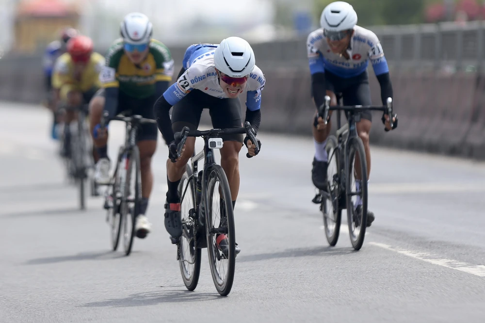 Nguyễn Hướng rút thắng sprint 1 tại Củ Chi.