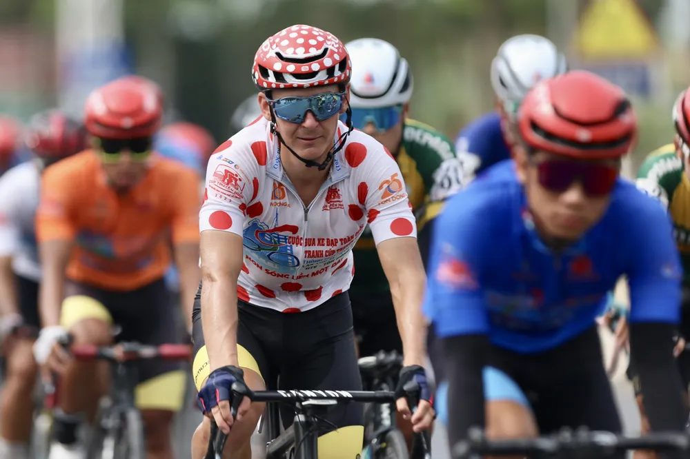 Đương kim vô địch Igor Frolov bất lực trong việc đánh chiếm áo vàng.