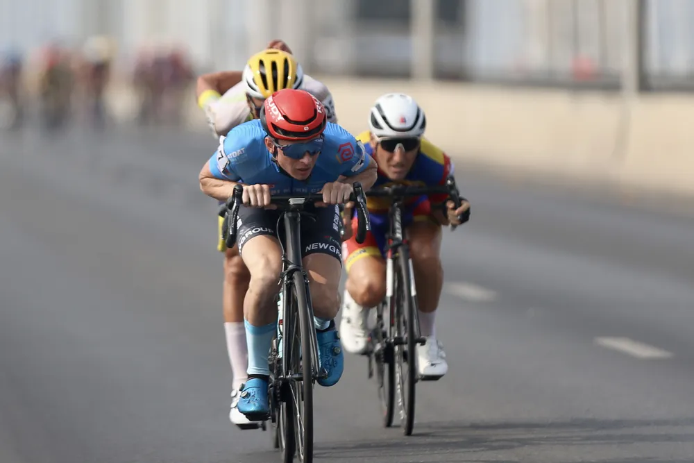 Ngoại binh người Nga Vladislav khơi mào các cuộc tấn công áo vàng. Ảnh: PHẠM HUY Ngoại binh người Nga Vladislav khơi mào các cuộc tấn công áo vàng. Ảnh: PHẠM HUY