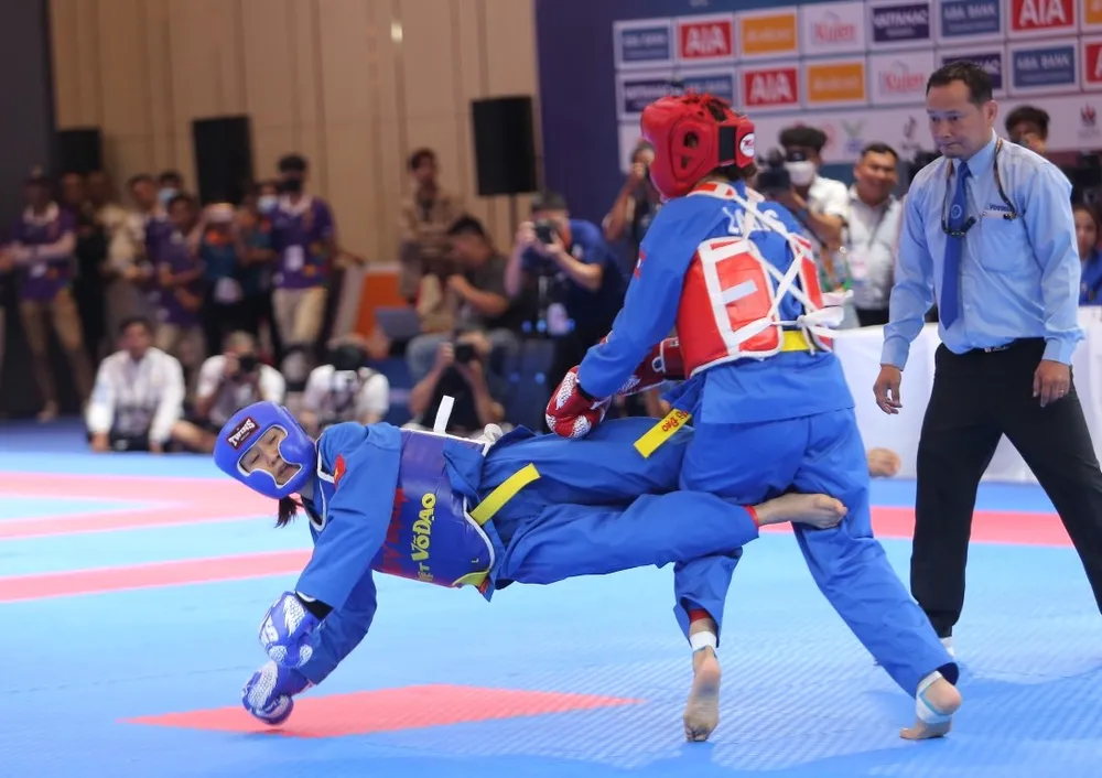 Võ sĩ Nguyễn Thị Hiền đánh bại đối thủ Lào ở chung kết... Võ sĩ Nguyễn Thị Hiền đánh bại đối thủ Lào ở chung kết...