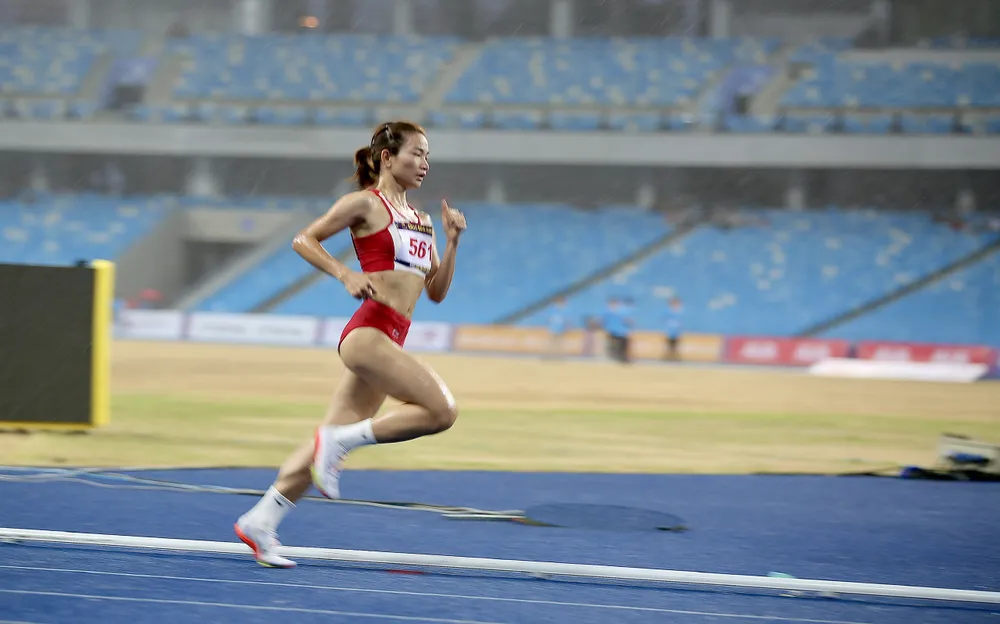 VĐV Nguyễn Thị Oanh đối mặt với thử thách ở ngày thi đấu 9-5. Ảnh: ANH PHƯƠNG