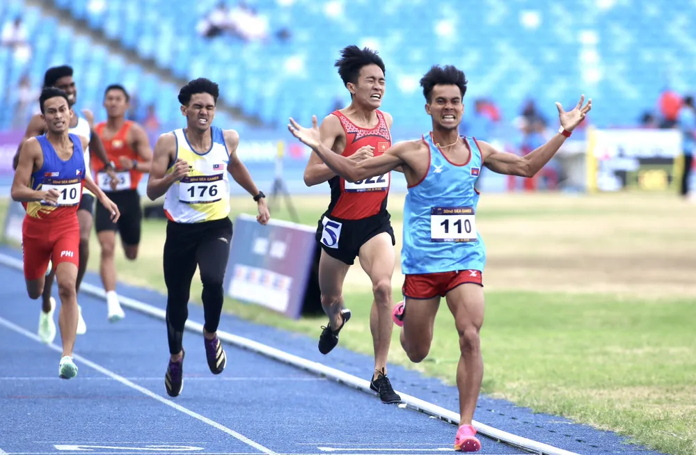Chhun Bunthorn bất ngờ đánh bại Lương Phước Đức, đoạt chiếc HCV đầu tiên trong lịch sử về cho điền kinh Campuchia. Ảnh: ANH PHƯƠNG Chhun Bunthorn bất ngờ đánh bại Lương Phước Đức, đoạt chiếc HCV đầu tiên trong lịch sử về cho điền kinh Campuchia. Ảnh: ANH PHƯƠNG