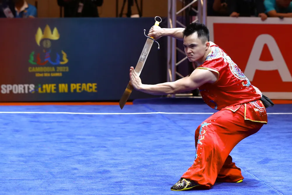 Võ sĩ Nông Văn Hữu thể hiện thần thái cực tốt ở bài thi nam côn. Ảnh: NHƯ ĐẠT