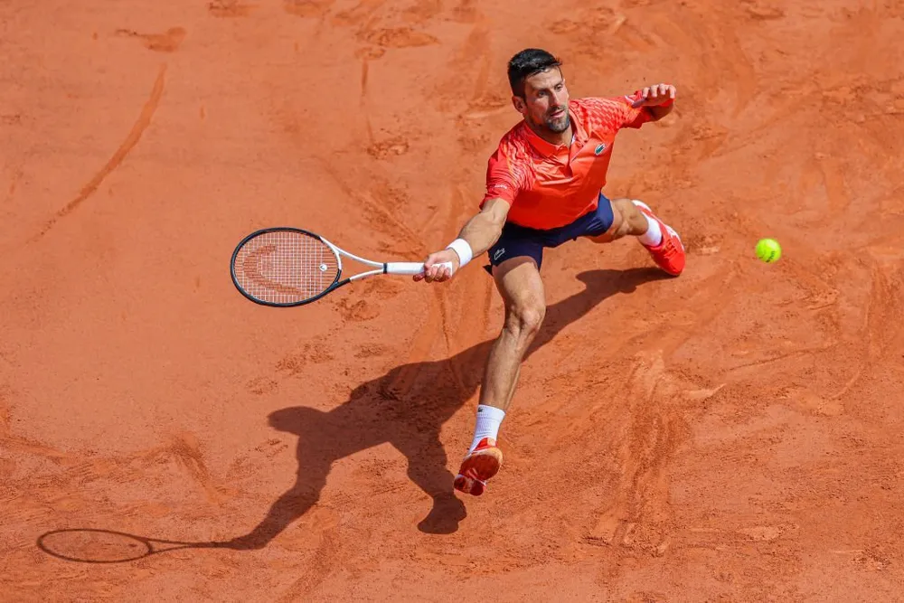 Ở tuổi 36, Djokovic vẫn dẻo dai và sẵn sàng thiết lập thêm nhiều kỷ lục quần vợt thế giới mới. Ảnh: GETTY