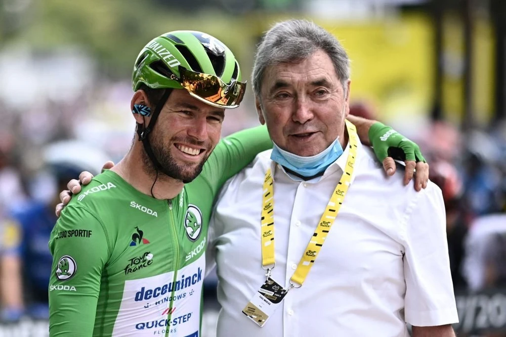 Mark Cavendish và huyền thoại Eddy Merckx. ẢNH: GETTY