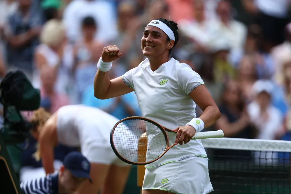 Ons Jabeur chỉ còn cách chức vô địch Wimbledon hai set thắng. Ảnh: GETTY