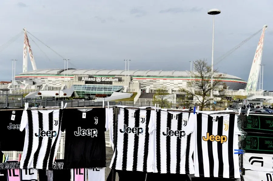 Áo đấu của Juventus trước SVĐ Allianz. Ảnh: REUTERS