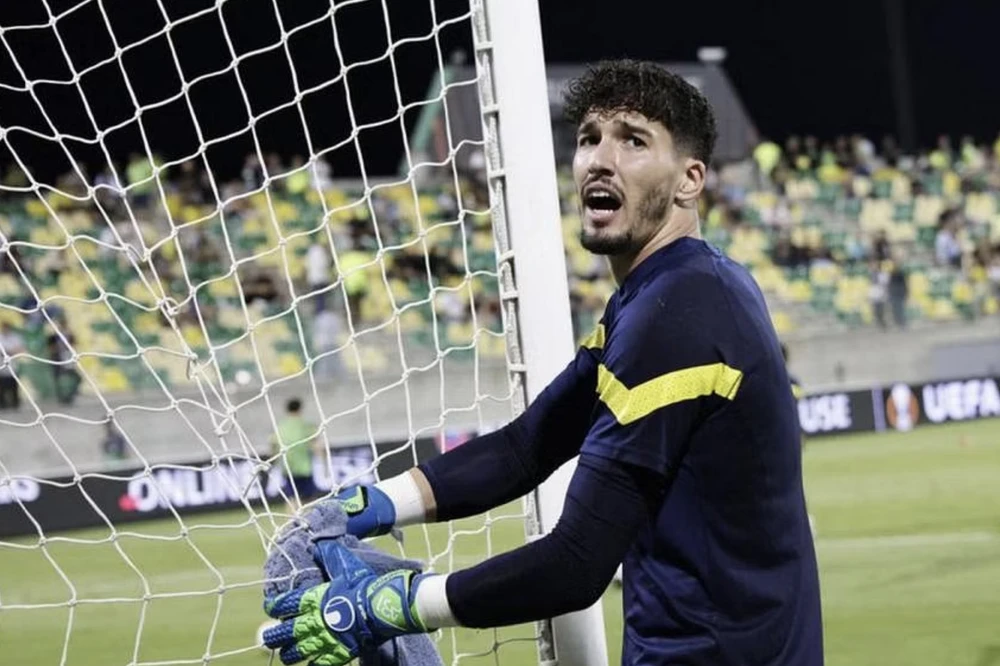 Thủ môn Bayindir khi còn thi đấu cho Fenerbahce. Ảnh: REUTERS