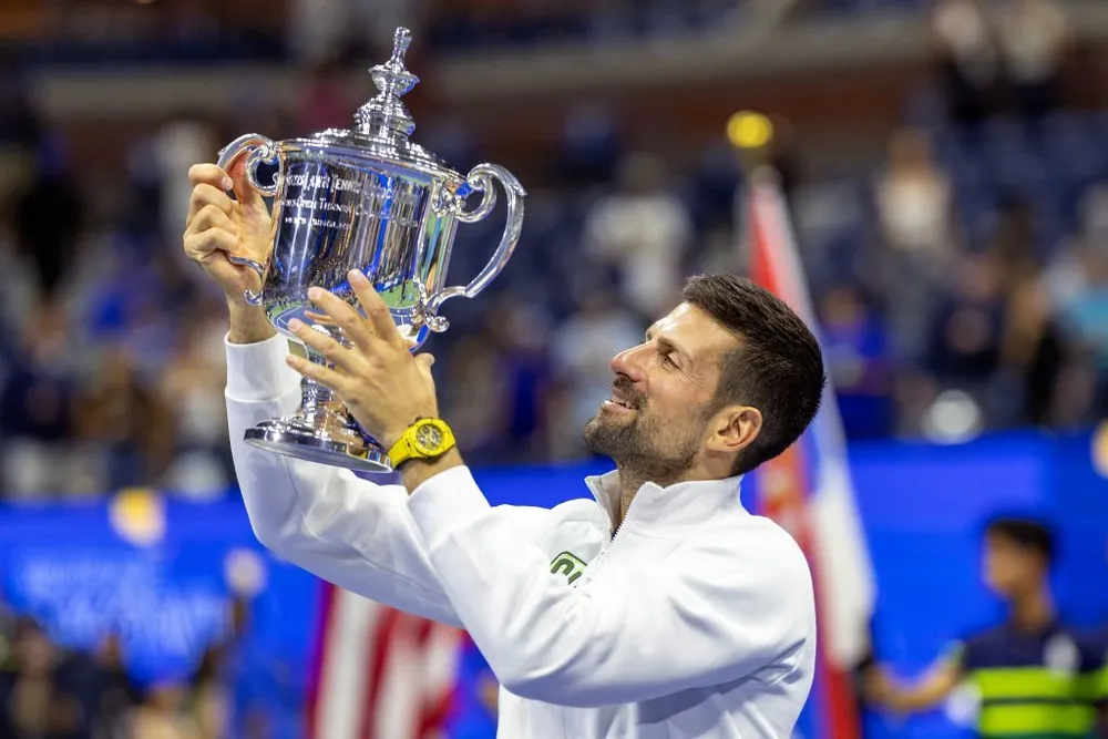 Djokovic nâng cúp vô địch Mỹ mở rộng và là Grand Slam thứ 24 trong sự nghiệp. Ảnh: GETTY djokovic-my-mo-rong.jpeg