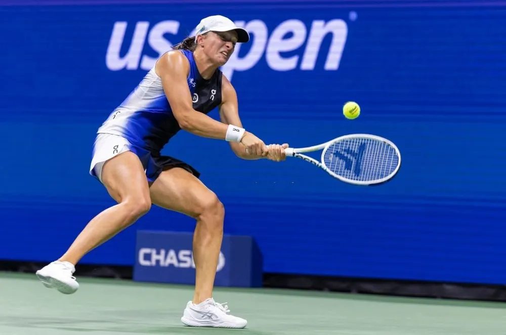 Cựu số 1 nữ thế giới, Swiatek đánh mất đỉnh bảng sau trận thua trước Ostapenko. Ảnh: GETTY iga-swiatek-1.jpg