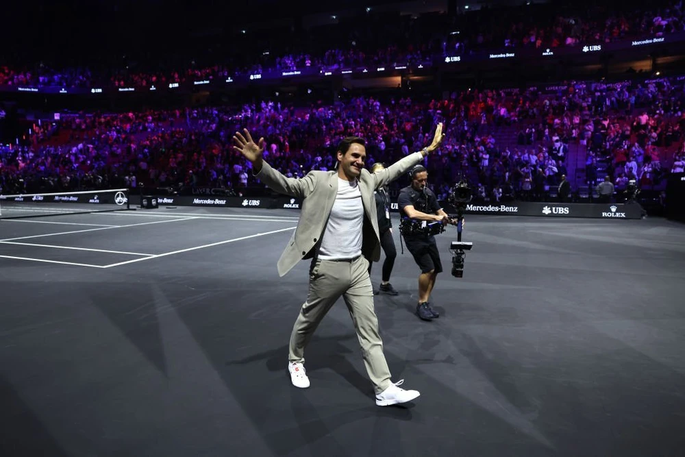 Khán giả tại Canada chào đón huyền thoại quần vợt Federer. Ảnh: GETTY federer-chiem-song-laver-cup.jpg