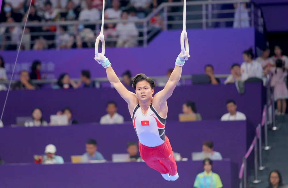 VĐV Khánh Phong thi đấu chung kết vòng treo nam tại ASIAD 19. Ảnh: QUÝ LƯỢNG nguyen-van-khanh-phong-hcb-asiad.jpg