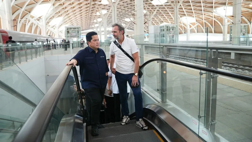 Chủ tịch PSSI, ông Erick Thohir (trái) tại một buổi làm việc với đại diện của FIFA. Ảnh: PSSI indonesia-chay-dua-dang-cai-world-cup.jpg
