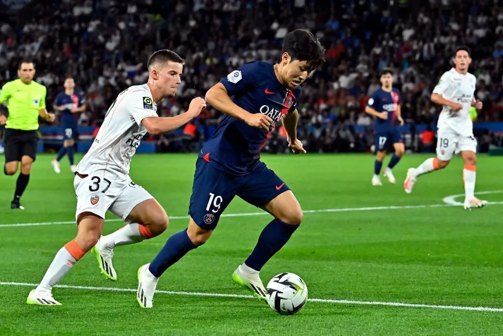 Ngôi sao bóng đá Hàn Quốc trong màu áo CLB Paris Saint Germain. Ảnh: GETTY hlv-klinsmann-nan-gan-sao-han-quoc-lee-kang-in-2.jpeg