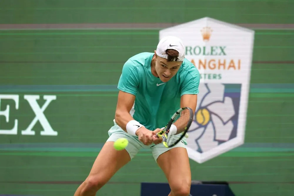 Holger Rune thua nhanh ngay tại vòng 1 giải quần vợt Shanghai Masters. Ảnh: GETTY cuu-hlv-cua-djokovic-tro-lai-lang-quan-vot-the-gioi-holger-rune.jpeg