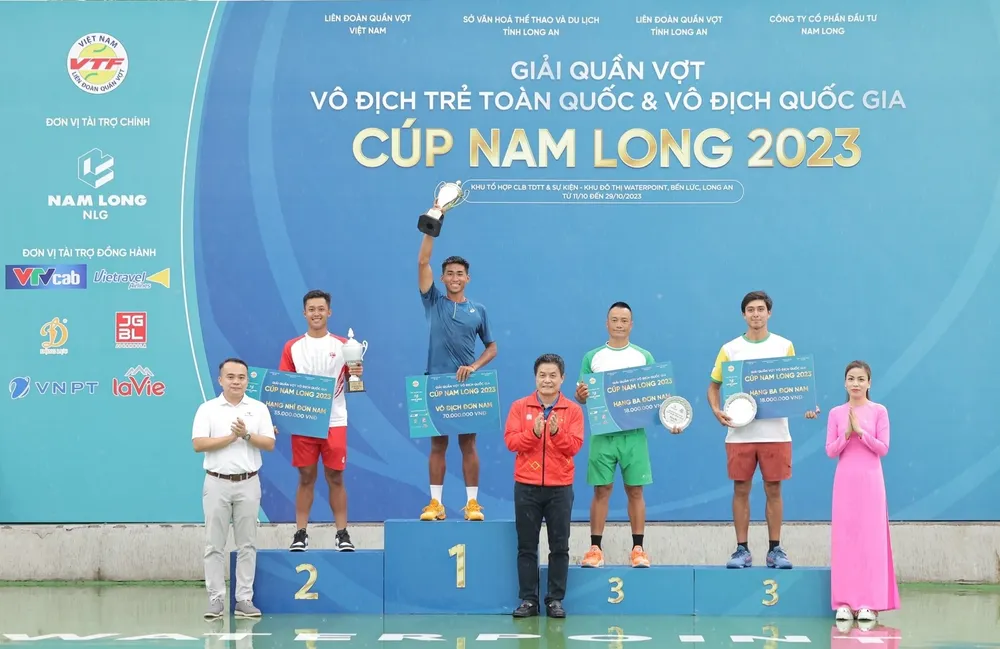 Tay vợt Minh Đức tiếp bước Lý Hoàng Nam đăng quang giải quần vợt VĐQG. Ảnh: VTF minh-duc-tiep-buoc-ly-hoang-nam.jpg