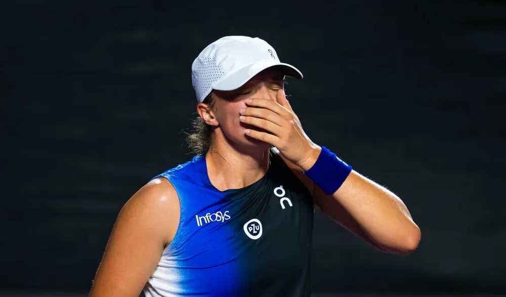 Tay vợt số 2 thế giới chật vật trong trận mở màn WTA Finals. Ảnh: GETTY IMAGES so-2-the-gioi-chat-vat-3.jpg