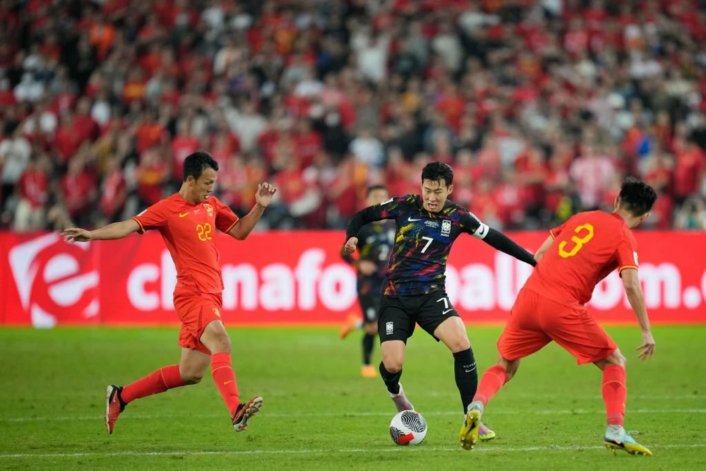 Son Heung-min rực sáng.jpeg