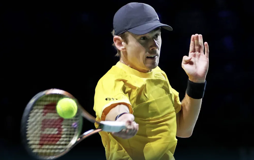 Alex de Minaur trong trận thắng ngược dòng của tuyển úc trước CH Czech. Ảnh: ATP tay-vot-uc-minaur.png