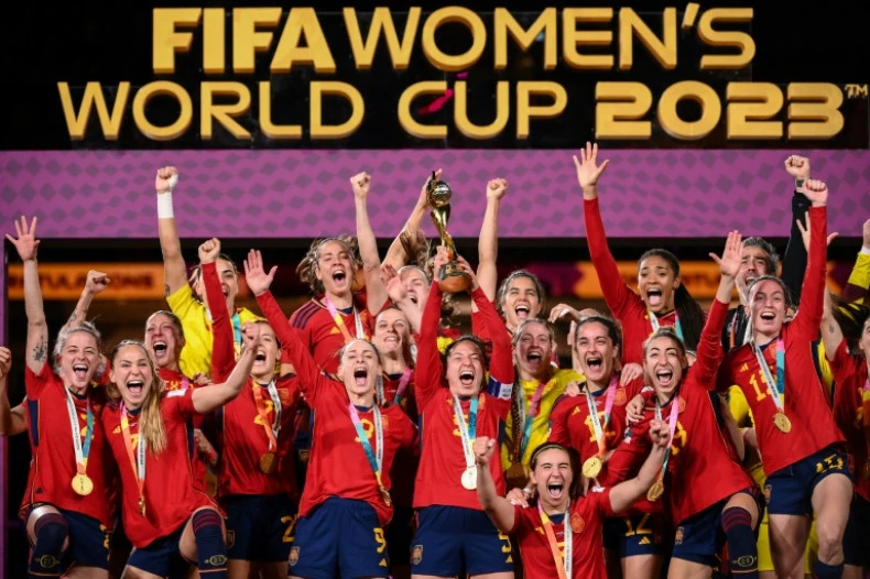 Đội tuyển bóng đá nữ Tây Ban Nha ăn mừng chức vô địch World Cup. Ảnh: AFP thể thao nữ thăng hoa hậu World Cup