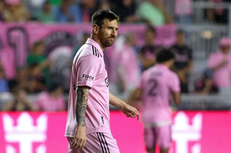 Siêu sao Messi lần đầu đá giao hữu với tuyển El Salvador trong màu áo CLB Inter Milan. Ảnh: AFP đội bóng áo hồng