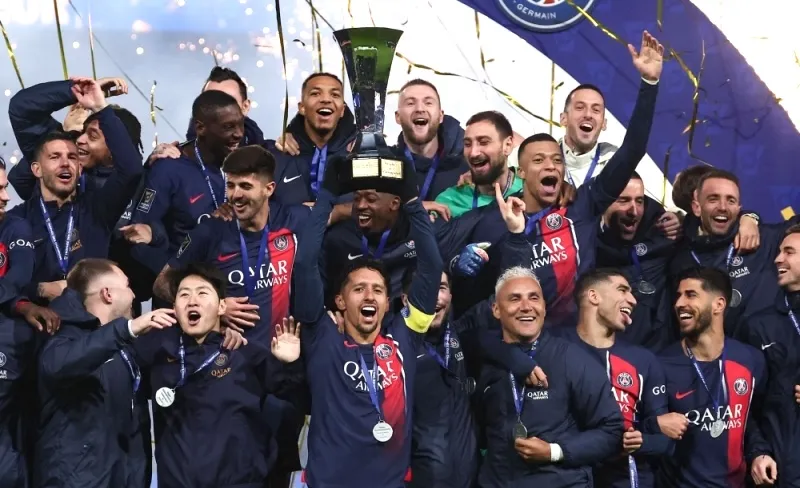 Mbappe vẫn kín tiếng chuyện đi ở