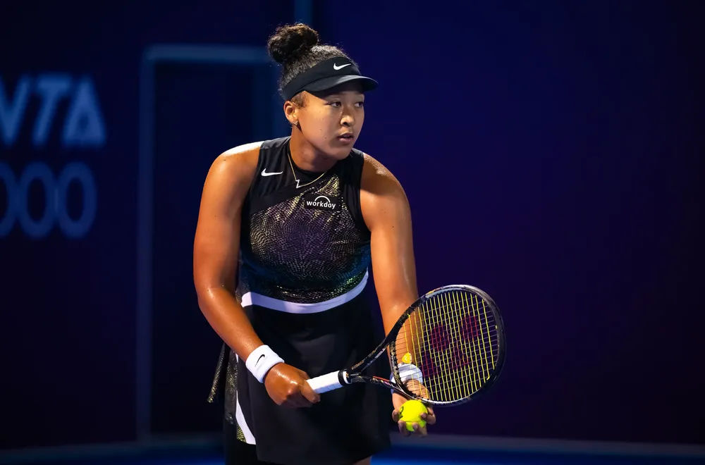 Bắt chước cú trả giao bóng của Djokovic