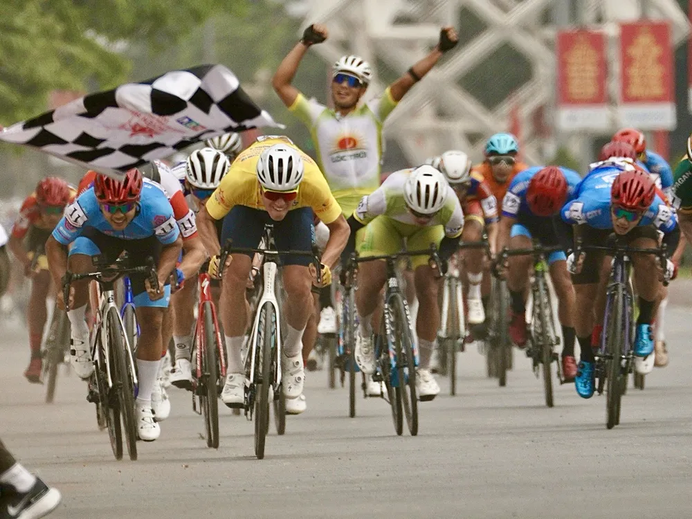 Rikunov tung nước rút