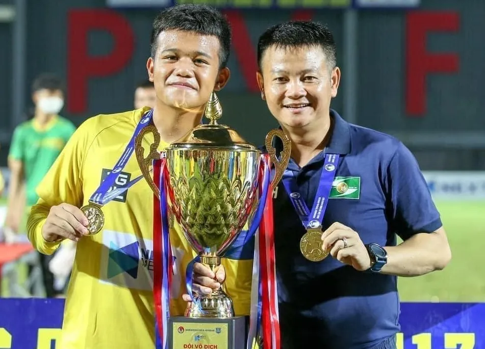 “đề cử” Phạm Văn Quyến làm trợ lý