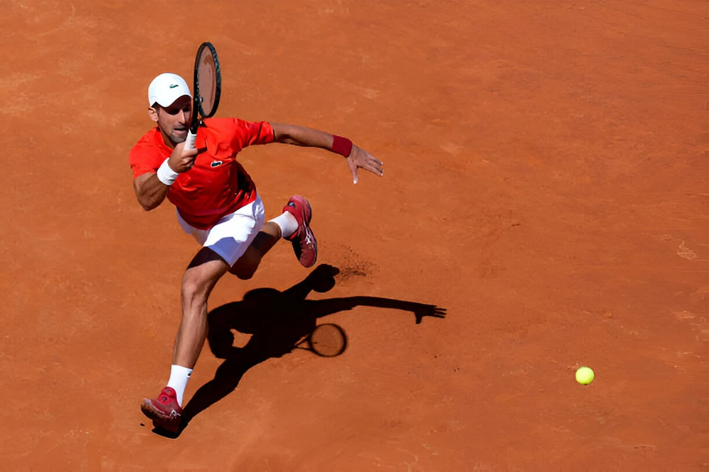 Tay vợt người Serbia lý giải như có người khác chạy trên đôi chân của mình. djokovic-check-nao-2.jpeg