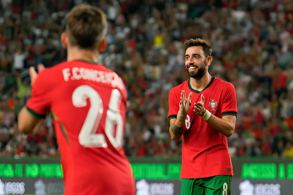 Bruno Fernandez lập cú đúp giúp Bồ Đào Nha thắng lớn. Ảnh: GETTY Bồ Đào Nha thắng lớn