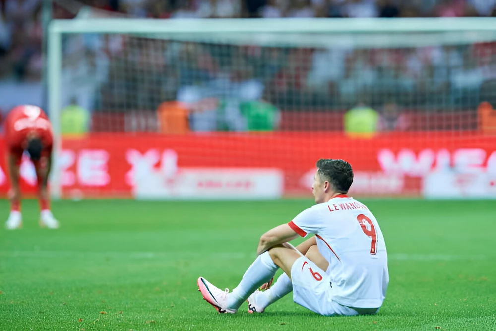 Lewandowski là cầu thủ trụ cột ghi nhiều bàn thắng nhất cho tuyển Ba Lan. Lewandowski-khong-thi-dau.jpeg