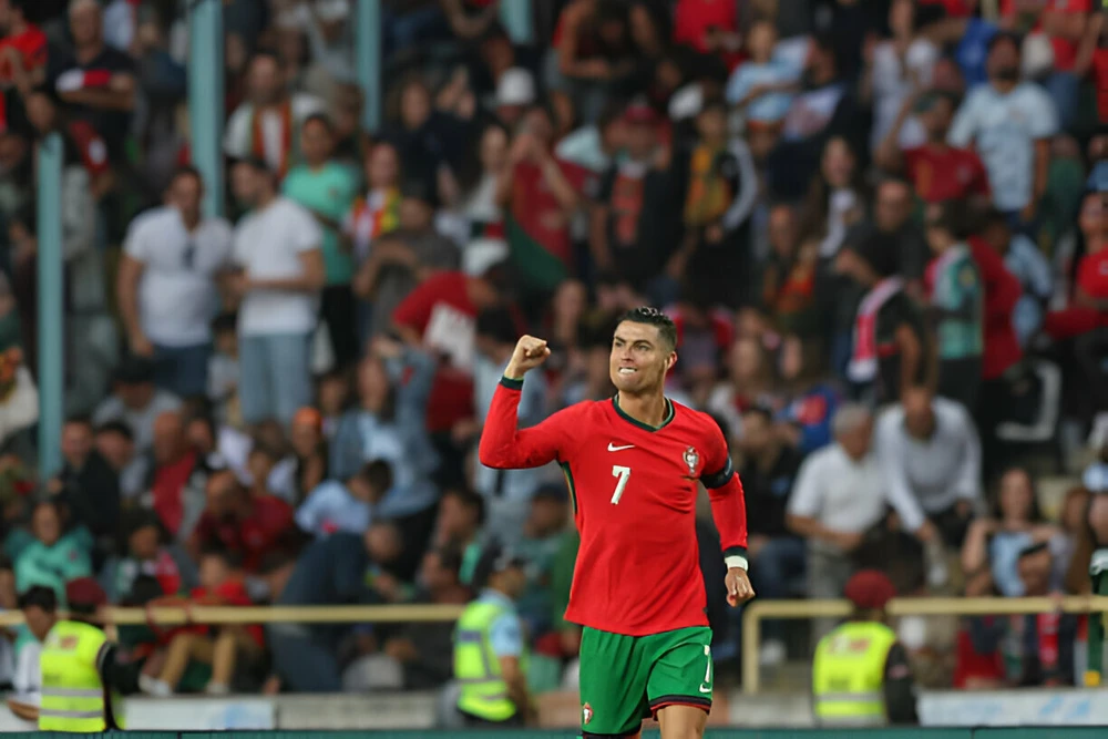 Ronaldo và kỳ Euro thứ 6 trong sự nghiệp. nhung-thong-ke-khung.jpg