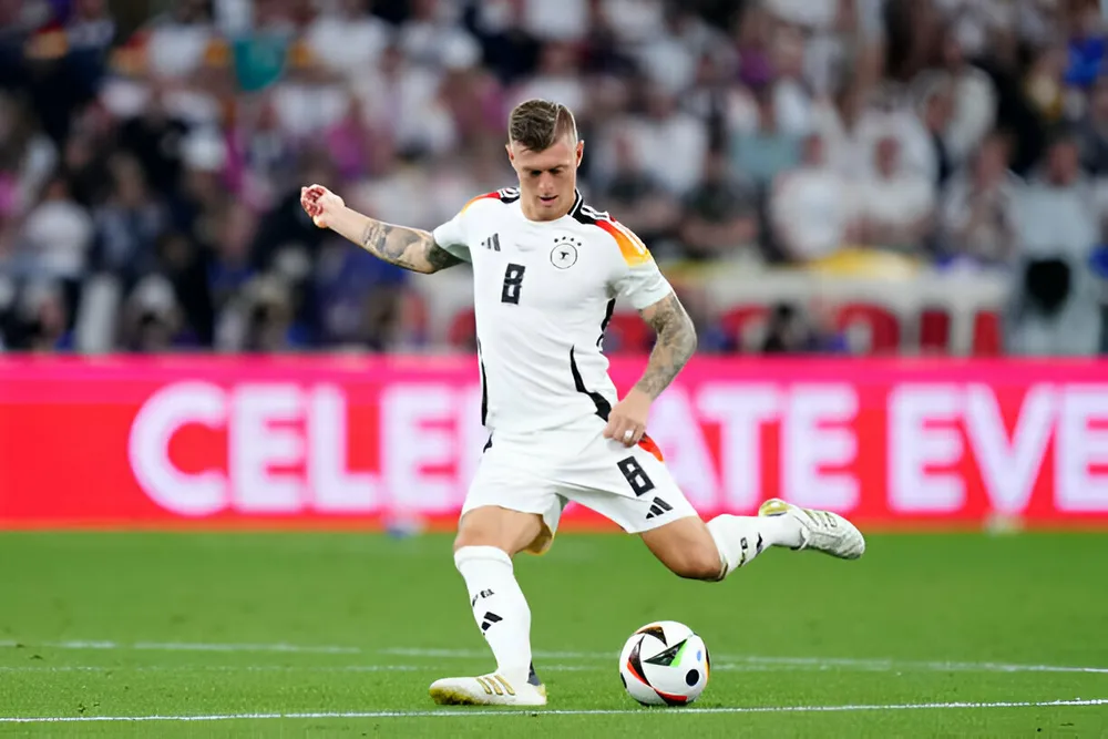 Linh hồn khu trung tuyến của đội tuyển Đức - Toni Kroos. chu-nha-duc-toan-tinh-1.jpg