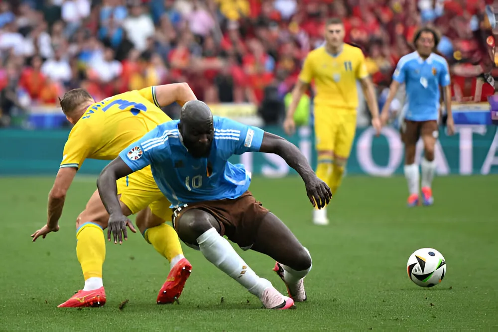 Lukaku vụng về trong khâu săn bàn khiến Bỉ đối đầu Pháp tại vòng knock-out. Ảnh: GETTY bi-doi-dau-phap-tai-vong-knock-out-5.jpeg