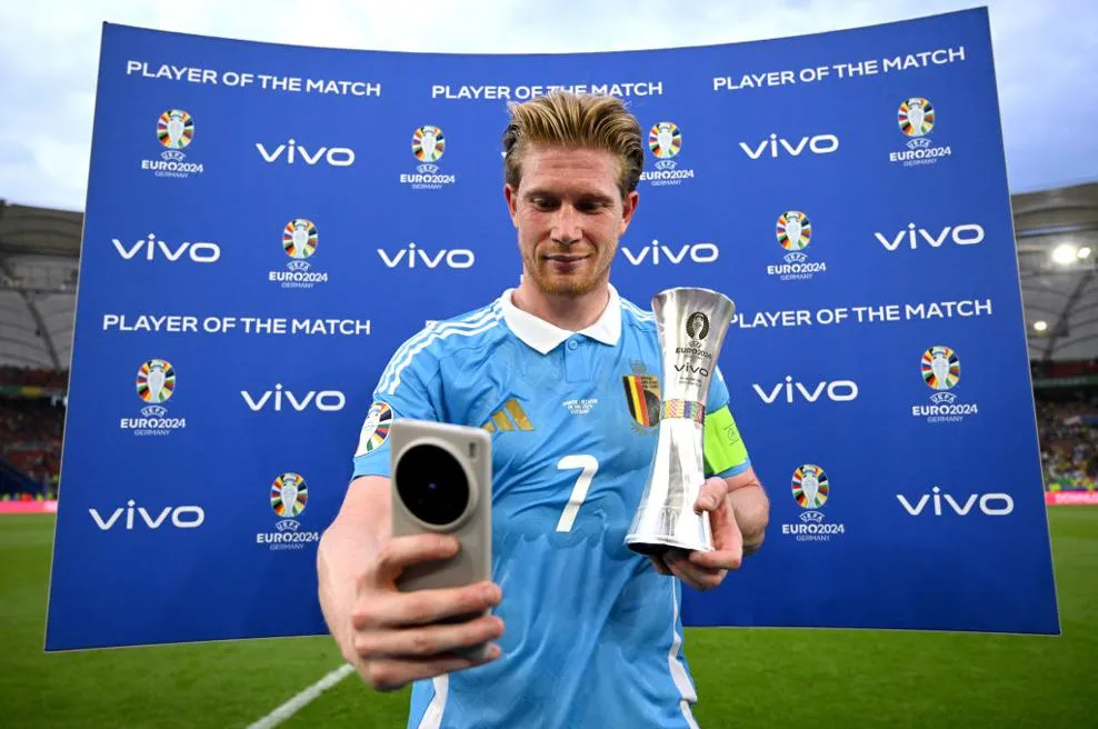 Kevin de Bruyne nhận danh hiệu Cầu thủ xuất sắc nhận trận đấu. kevin-de-bruyne.jpeg