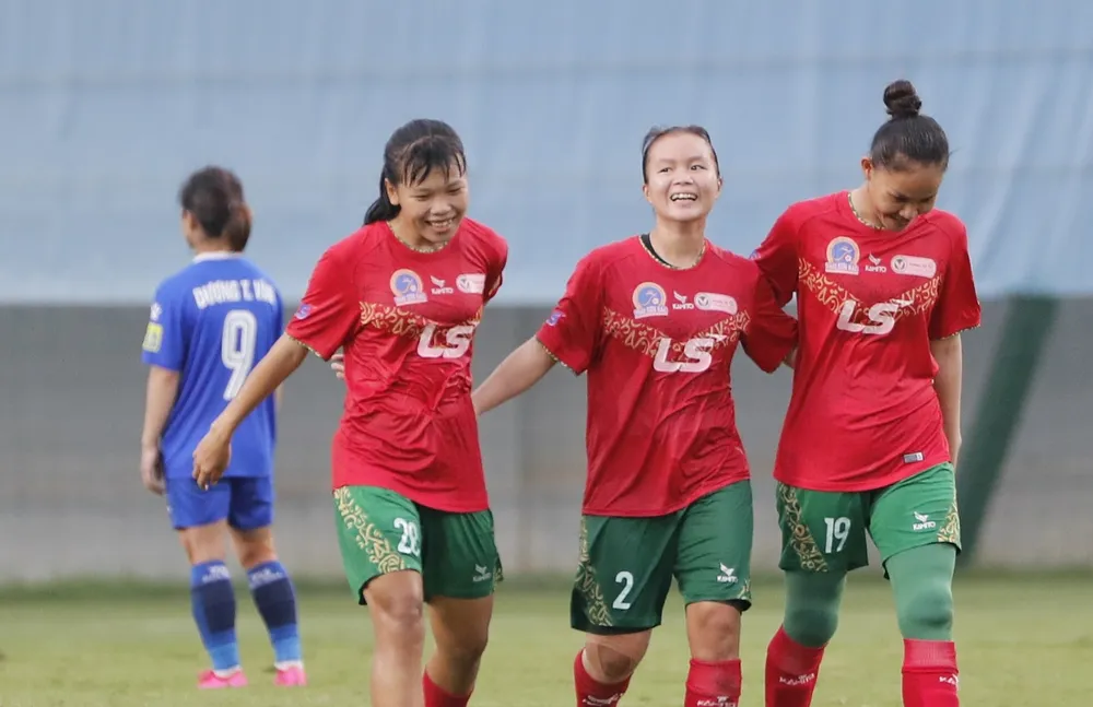 Đội nữ TP.HCM I mùa thứ 6 liên tiếp bảo vệ thành công chức vô địch. tran-hoa-kich-tinh-2.jpg