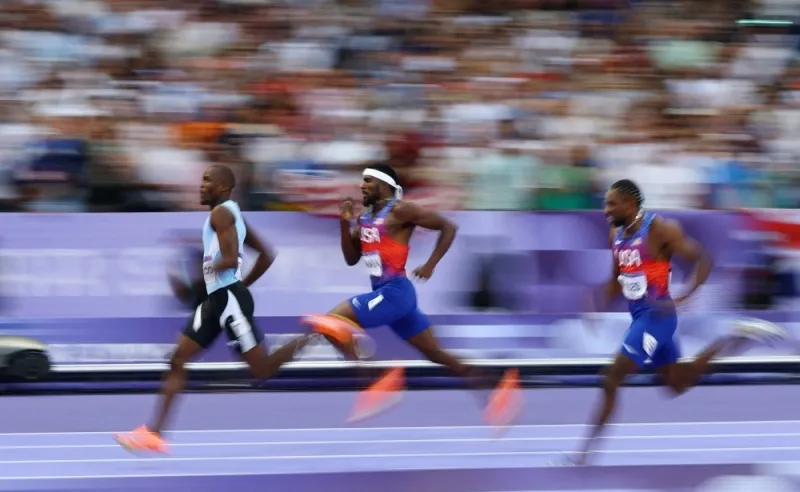 Tebogo cán đích trước bộ đôi người Mỹ Kenny Bednarek và Noah Lyles. Ảnh: REUTERS vdv-chau-phi-dau-tien-vo-dich-200-m.jpg