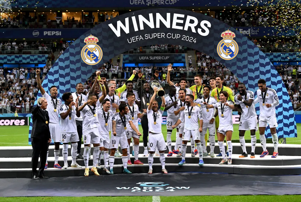 Real Madrid mở màn mùa bóng mới bằng chức vô địch Siêu Cúp châu Âu. Ảnh: UEFA san-ban-la-khong-co-gioi-han-2.jpg