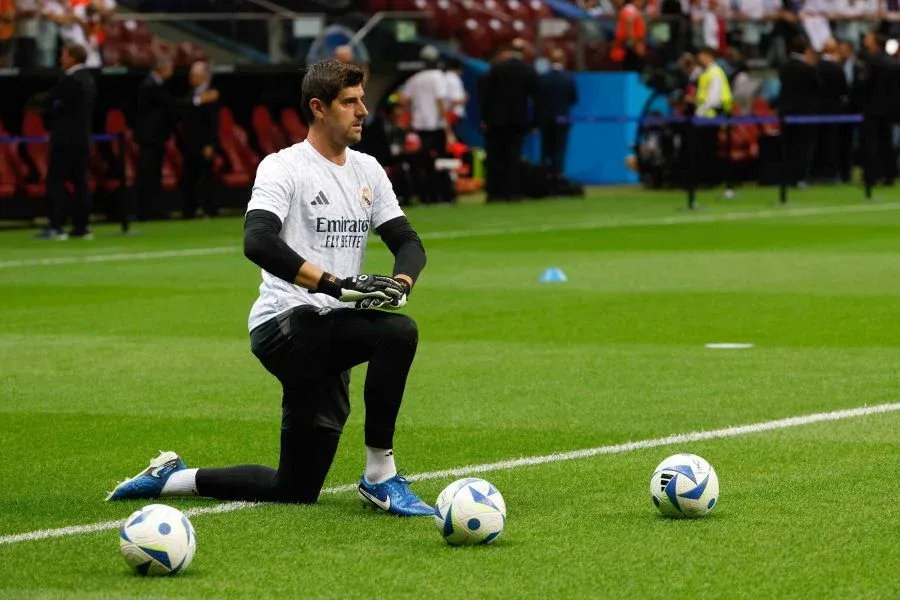Courtois trong màu áo CLB Real Madrid. Ảnh: AFP thu-thanh-courtois-tuyen-chien-voi-hlv.jpg