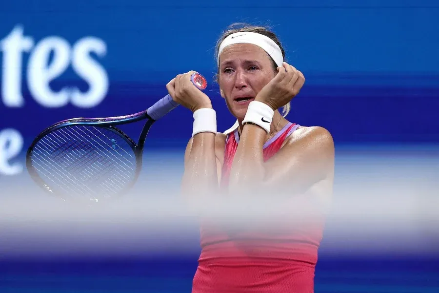 Tay vợt Belarus, Azarenka bật khóc tại trận đấu vòng 2. Ảnh: GETTY chiến thắng lạ lùng
