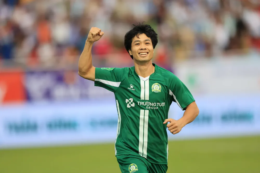 Công Phượng ham tiền